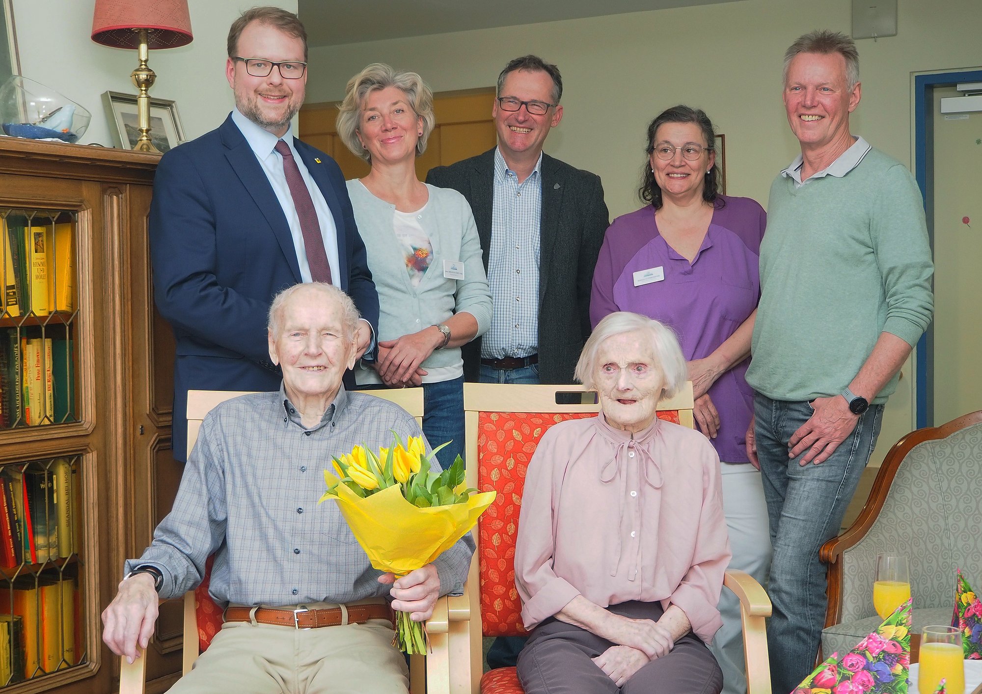 Vizebürgermeister Dr. Florian Kamleitner gratulierte Karl Stradinger zum 90. Geburtstag.