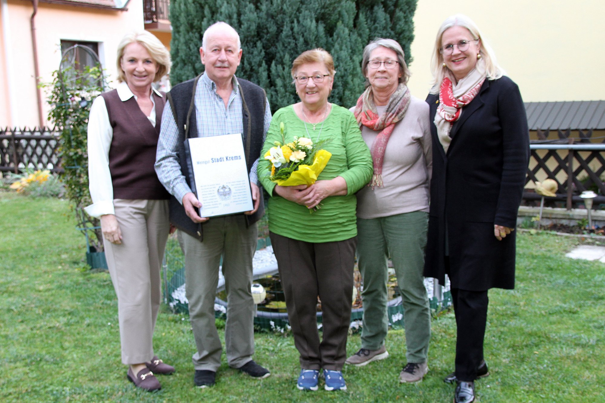 Vizebürgermeisterin Eva Hollerer gratulierte Edith und Josef Wittmann zur Goldenen Hochzeit.