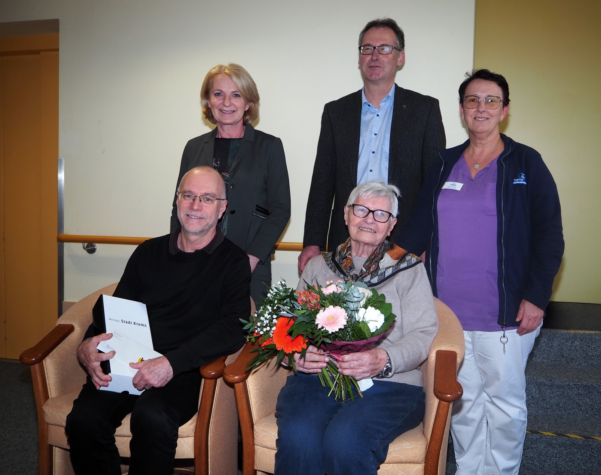 Vizebürgermeisterin Eva Hollerer gratulierte Margarete Leuthner zum 90. Geburtstag. 