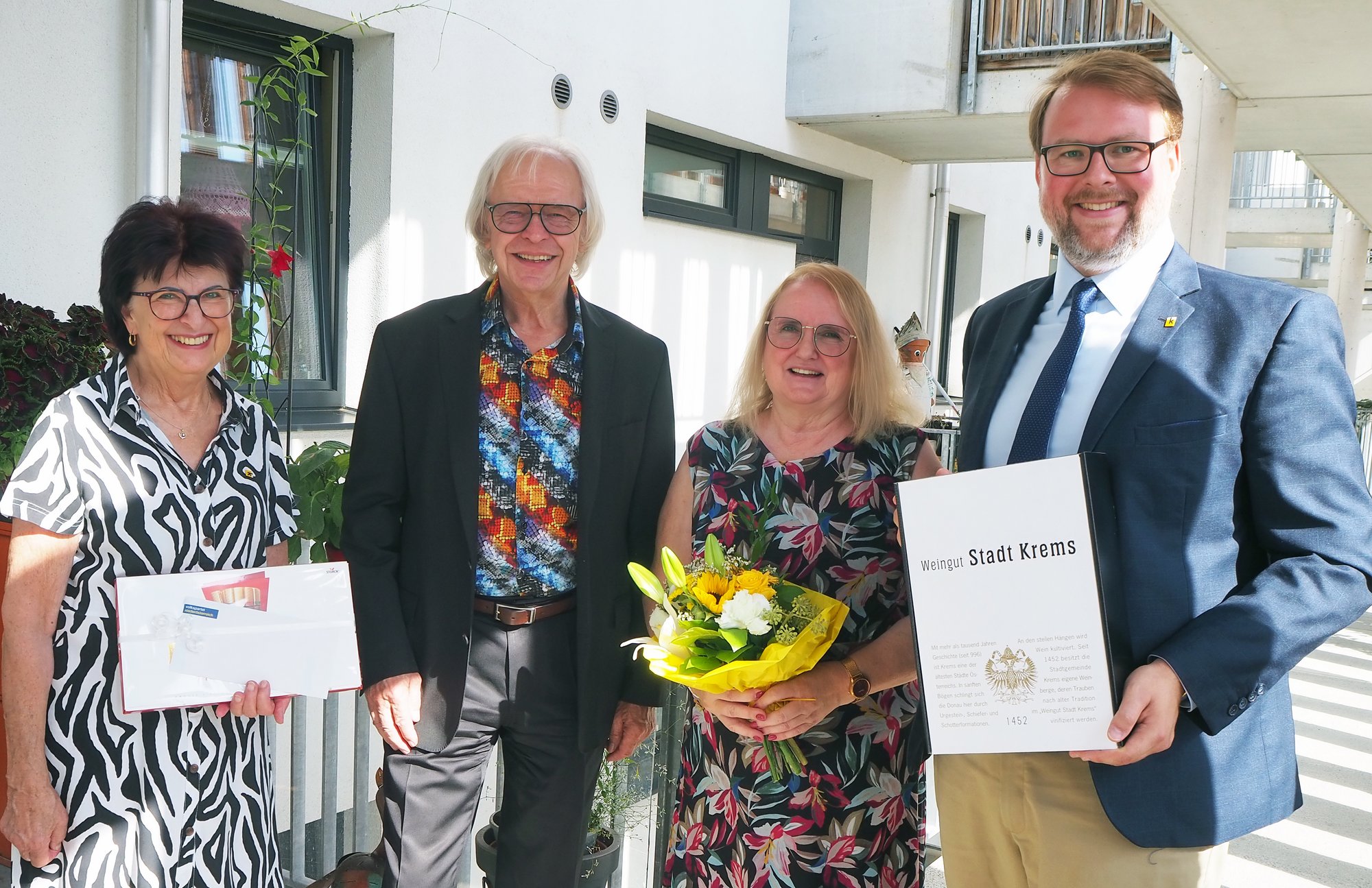 Vizebürgermeister Florian Kamleitner gratulierte Ernestine und Leopold Gräser zur Goldenen Hochzeit.