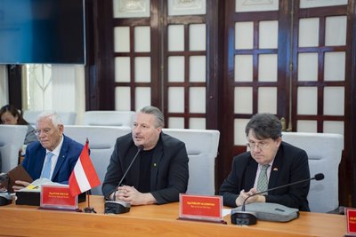 Delegation der IMC Krems mit Bürgermeister Peter Molnar in Vietnam