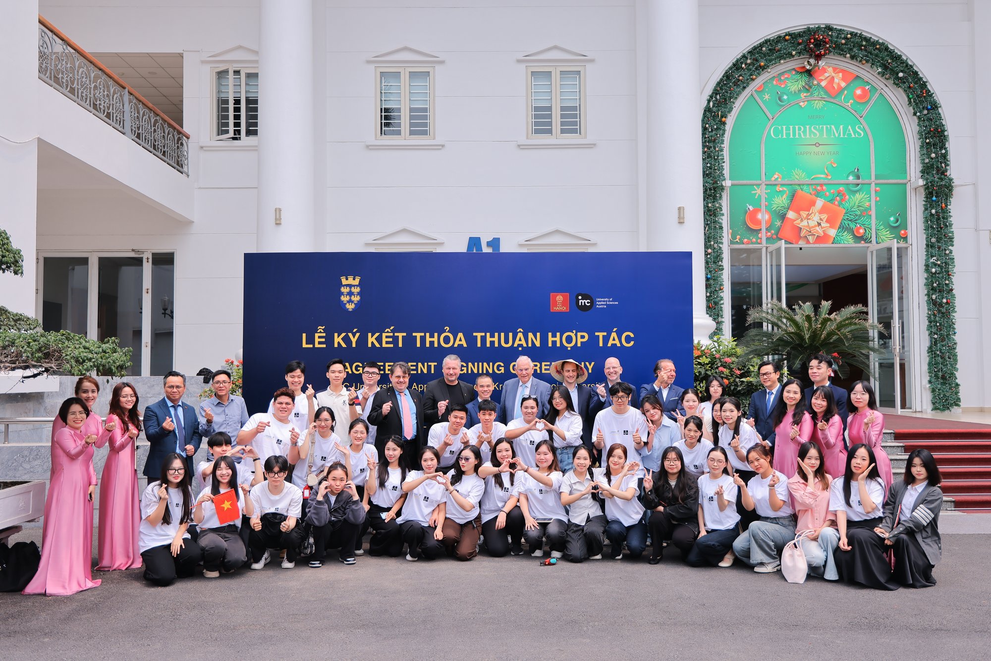 Delegation der IMC Krems mit Bürgermeister Peter Molnar in Vietnam