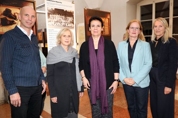 Ausstellung im Kremser Rathaus erinnert an Kindertransporte 1938/39