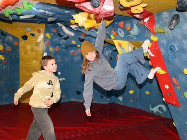 Neue Kletterwand in der Sporthalle Krems