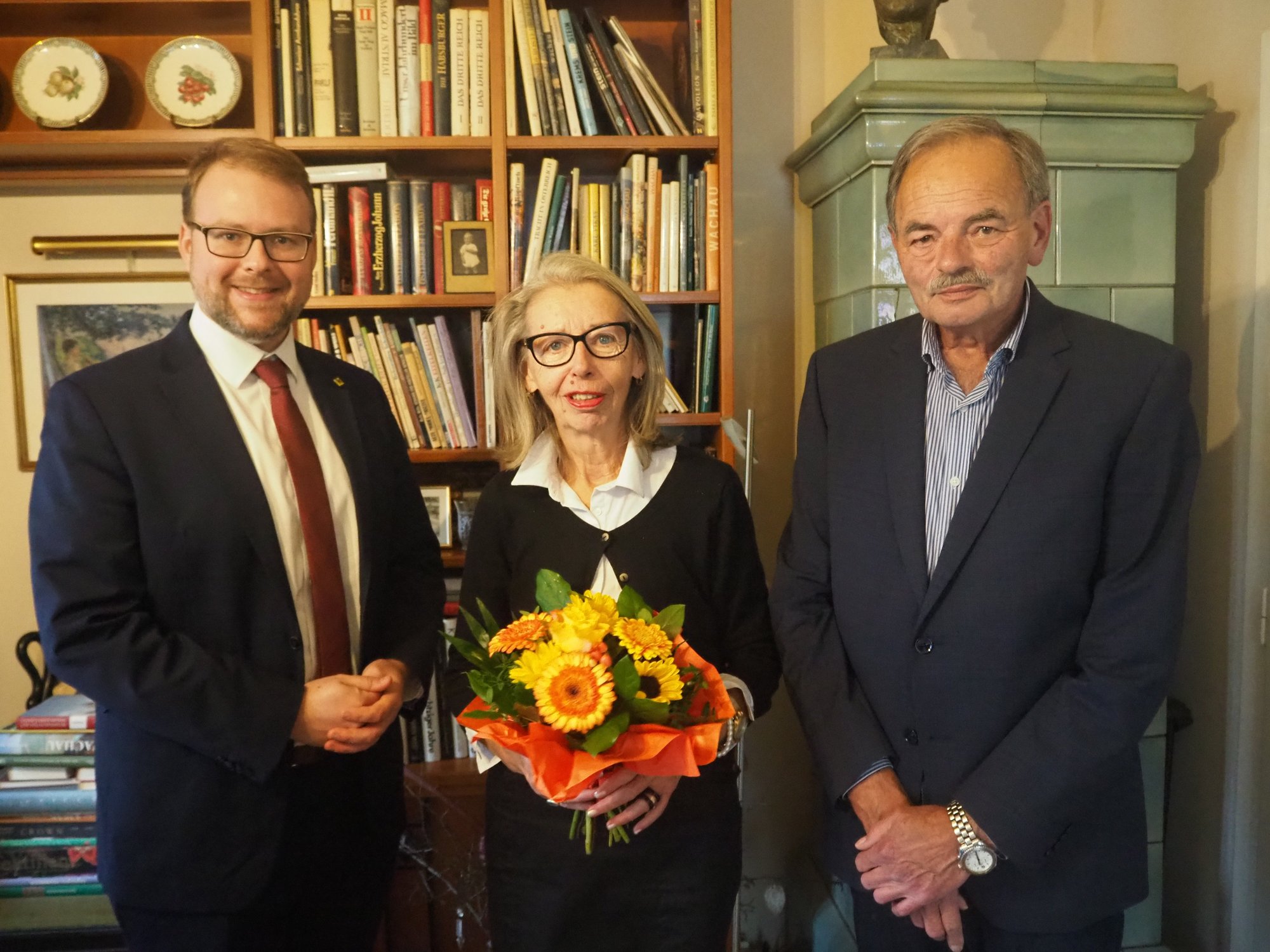 Vizebürgermeister Dr. Florian Kamleitner gratulierte Ehepaar Engel zur Goldenen Hochzeit.