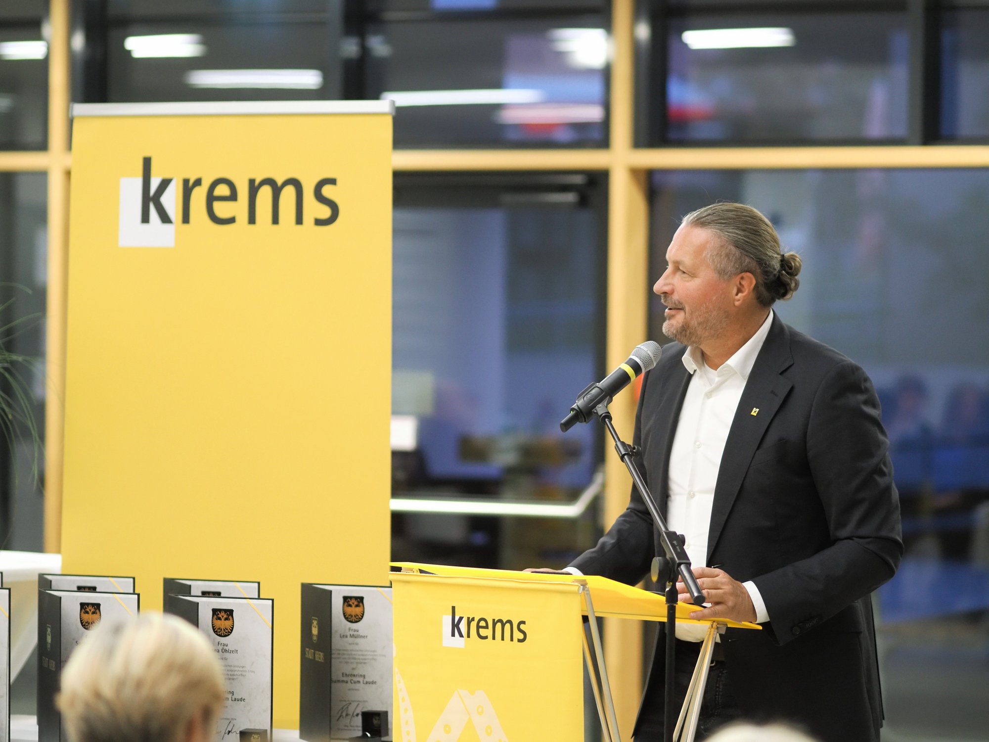 Bürgermeister Peter Molnar bei seiner Rede