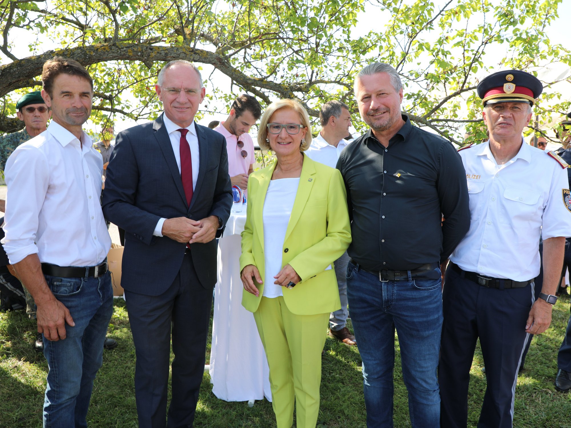 V. l.: Mauterns Bürgermeister Heinrich Brustbauer, Innenminister Gerhard Karner, Landeshauptfrau Johanna Mikl-Leitner, der Kremser Bürgermeister Peter Molnar und Landespolizeidirektor Franz Popp.