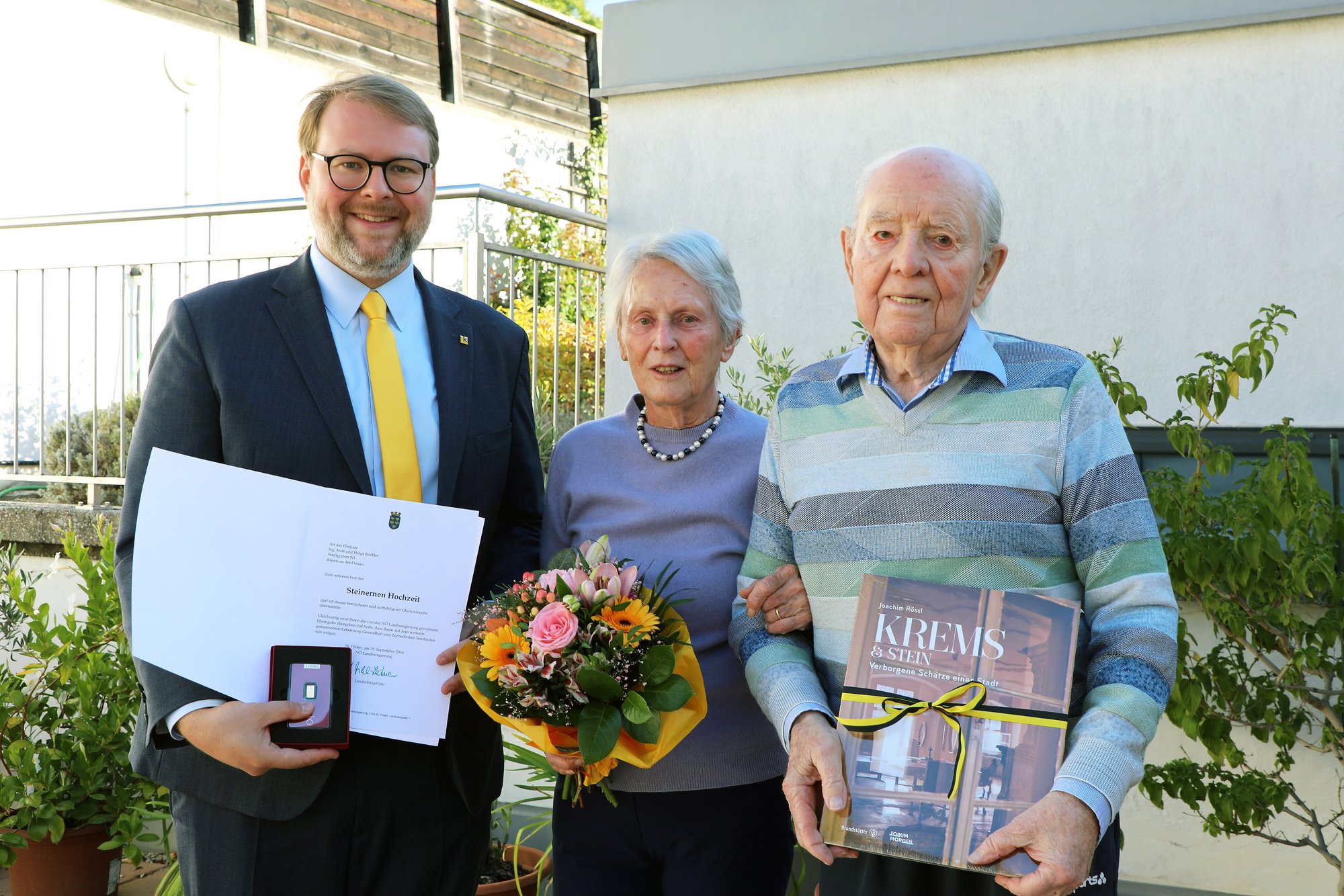 Florian Kamleitner gratulierte Helga und Ing. Kurt Körbler zur Steinernen Hochzeit.
