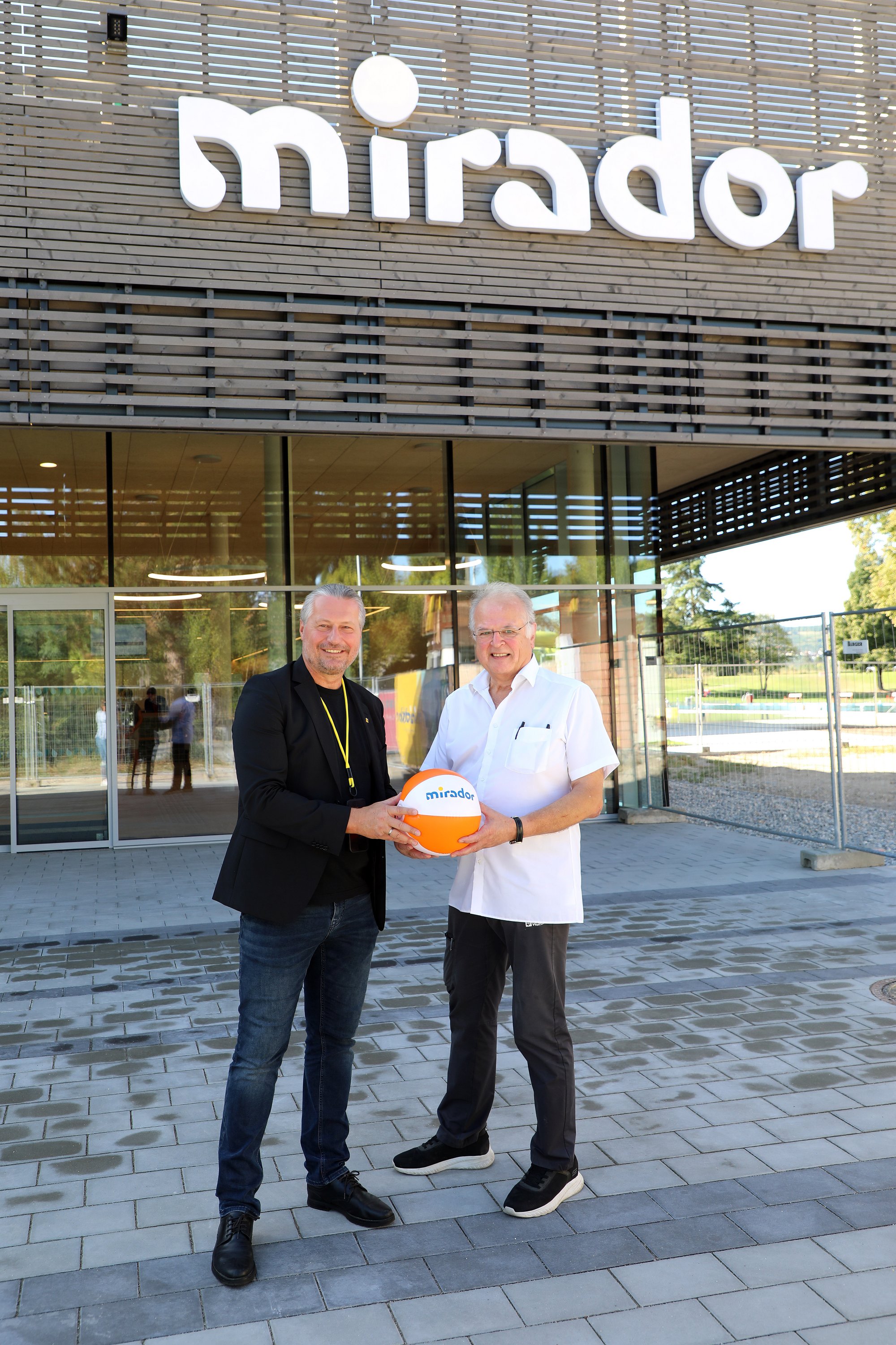 Neues Kremser Sport- und Freizeitbad mit großem Andrang eröffnet