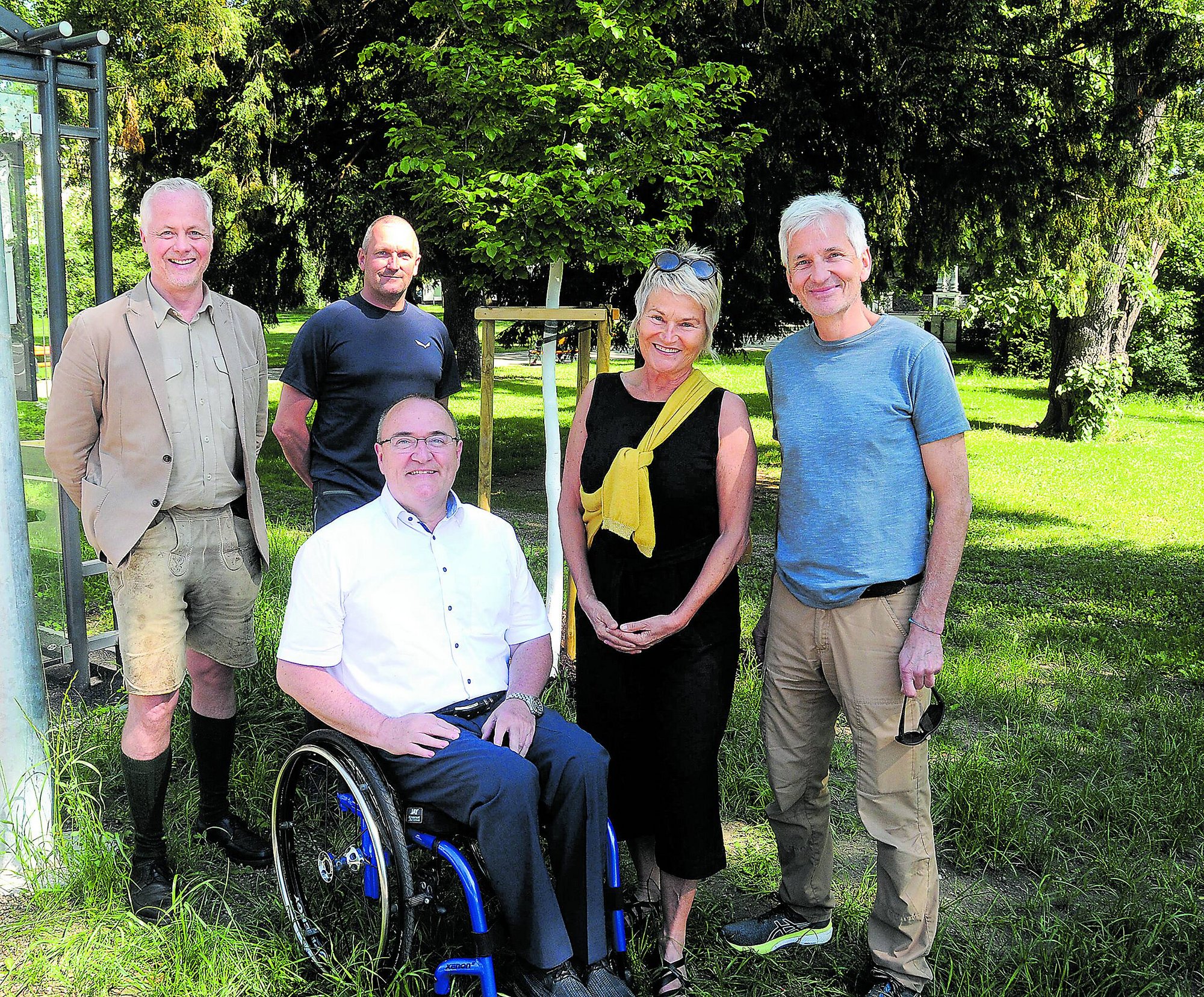 18.05.2022, Pate Guntard Gutmann im Stadtpark, Baumart Persischer Eisenholzbaum