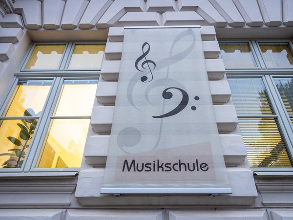 Musikschul-Gebäude von außen