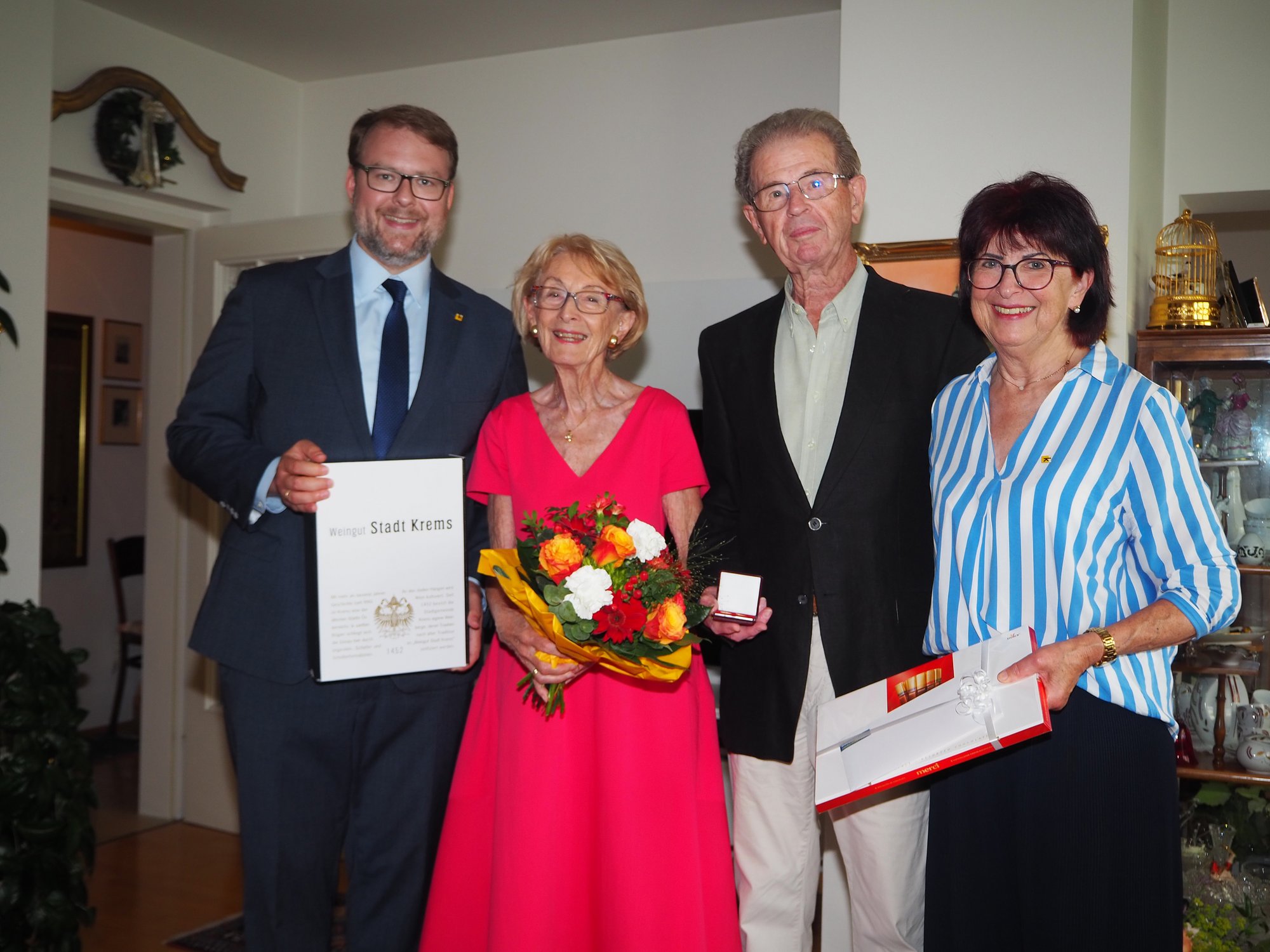Vizebürgermeister Florian Kamleitner gratulierte Gertrude und Friedrich Steininger zur Eisernen Hochzeit.