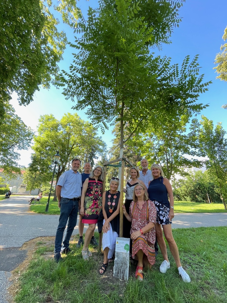 15.06.2022, Paten Rebellinnen im Stadtpark, Baumart Geweihbaum